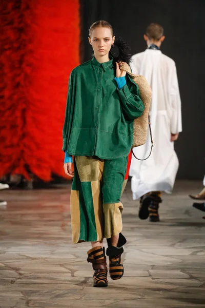 Look 15